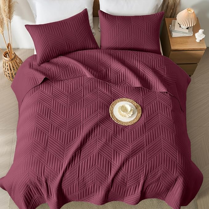 Davulos Full/Queen Quilt Set, Burgundy Lightweight Microfiber Bedspread, Reversible All Season Coverlet with Modern Geometric Pattern, Ultra Soft & Breathable (1 Quilt, 2 Pillow Shams)