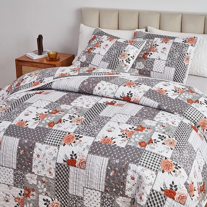 Patchwork Quilt Set King Size, 3 Pieces Grey White Floral Plaid Summer Bedspread Coverlet Set, Soft Microfiber Reversible Lightweight Bed Cover for All Season (102" x 90", 1 Quilt+ 2 Pillow Shams)