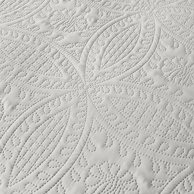 akkialla Quilts Queen Size,Light Grey Ultrasonic Full/Queen Quilt Set,Lightweight Soft Bedspread Coverlet,Modern Style Coin Pattern Bed Cover for All Seasons,3 Piece(1 Quilt,2 Pillow Shams)