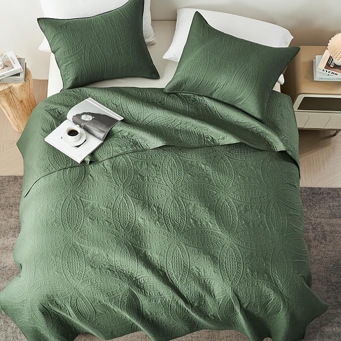 akkialla 118"x106" Olive Green California King Quilt Set, Oversized Floor-Length Bedspread, Modern Coin Pattern Microfiber Coverlet, 3-Piece All Season Bedding with 2 Pillow Shams