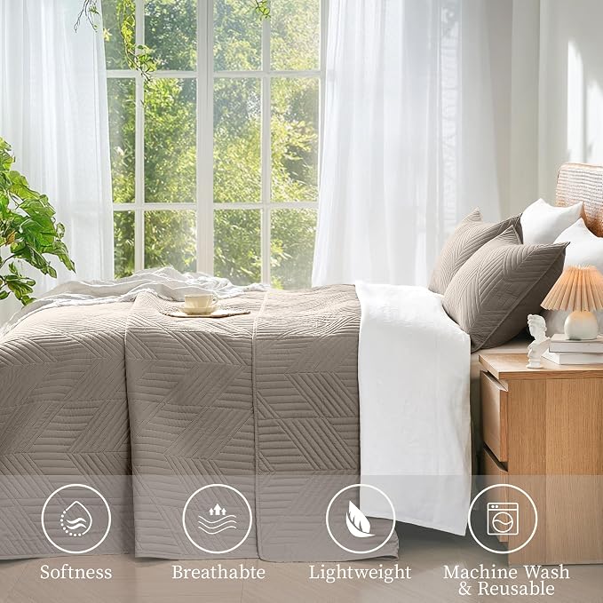 Davulos King/Cal King Quilt Set in Taupe, Soft Reversible Microfiber Bedspread for All-Season Use in Bedroom or Dorm, Lightweight Modern Geometric Coverlet (1 Quilt, 2 Pillow Shams)