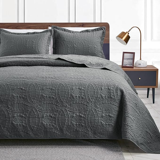 Love's cabin California King Size Quilt Bedding Set Dark Grey Bedspreads - Cal King Lightweight Bedspread Comforter - Coin Pattern Coverlet for All Season - 3 Pieces (1 Quilt, 2 Pillow Shams)