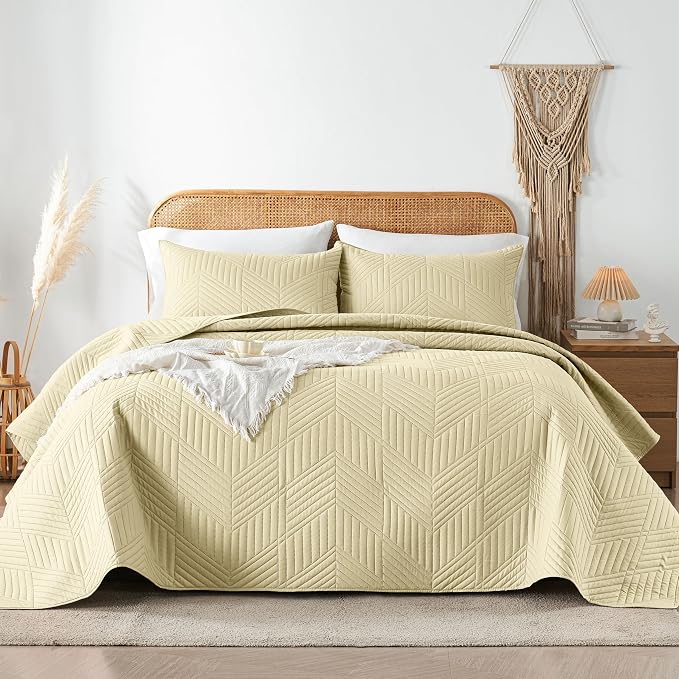 Davulos Full/Queen Quilt Set in Butter Yellow,Soft Reversible Microfiber Bedspread for All-Season Use,Lightweight Coverlet with Modern Geometric Pattern (1 Quilt, 2 Pillow Shams)