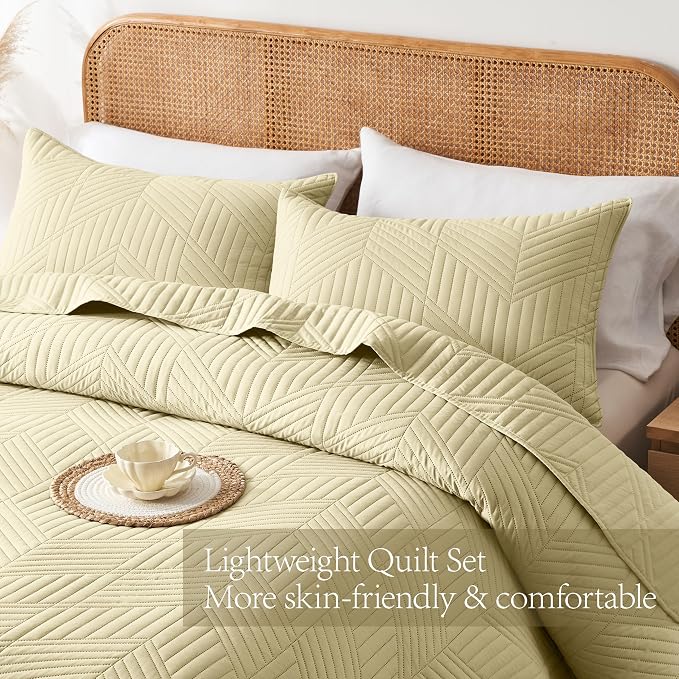 Davulos King/Cal King Quilt Set in Butter Yellow,Soft Reversible Microfiber Bedspread for All-Season Use in Bedroom or Dorm,Lightweight Modern Geometric Coverlet (1 Quilt, 2 Pillow Shams)