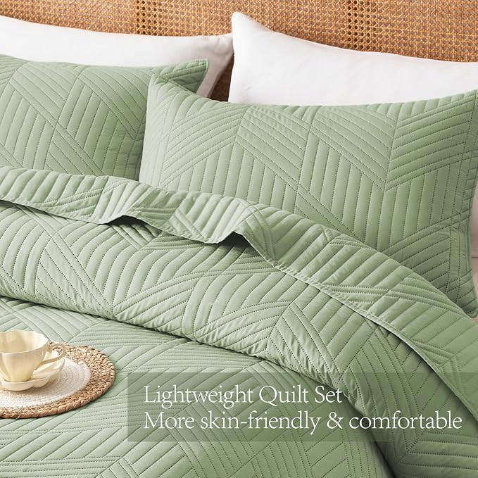 Davulos Queen Quilt Bedding Set,Sage Green Ultrasonic Full/Queen Quilt Set Reversible Microfiber Bedspread,Lightweight Soft Modern Geometric Coverlet Set for All Seasons(1 Quilt,2 Pillow Shams)