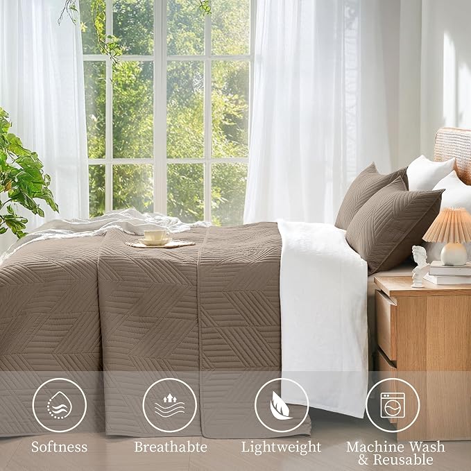 Davulos King/Cal King Quilt Set in Mocha Brown,Soft Reversible Microfiber Bedspread for All-Season Use in Bedroom or Dorm,Lightweight Modern Geometric Coverlet (1 Quilt, 2 Pillow Shams)