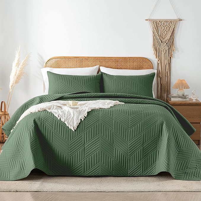 Davulos Twin Quilt Set,Olive Green Lightweight Reversible Bedspread for All Seasons,Soft Modern Microfiber Geometric Coverlet for Dorm Room or Guest Bedroom(1 Quilt,1 Pillow Sham)
