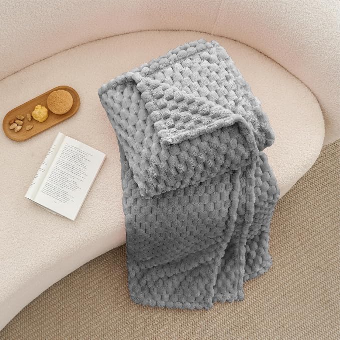 BEDELITE Grey Twin Blanket for Couch, Soft Cozy Gifts for Women, 60 * 80 | 3D Jacquard Decorative Fleece Blanket, Super Soft Plush Throws, Cute Birthday Gift for Women & Men, Suitable for All Seasons