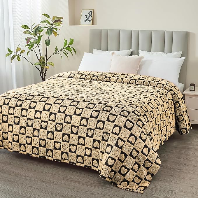 FY FIBER HOUSE Throw Blankets with Heart Checkered,Soft Warm Blankets for Lover Mom Father Friends Gifts,Washable Lightweight Fuzzy Blanket for Couch Sofa Bed All Season(Black Brown,90"x108")