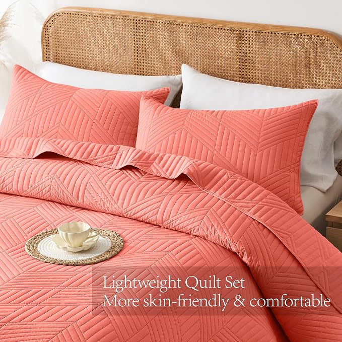 Davulos King/Cal King Quilt Set in Coral,Soft Reversible Microfiber Bedspread for All-Season Use in Bedroom or Dorm,Lightweight Modern Geometric Coverlet (1 Quilt, 2 Pillow Shams)