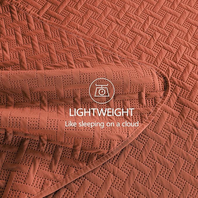 FLYMME King Size Quilt Bedding Set Burnt Orange Lightweight Bedspreads Set,Modern Style Geometric Weave Stripe Pattern,Soft Microfiber Bed Coverlet 3 Pieces (1 Quilt, 2 Shams)