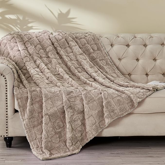 FY FIBER HOUSE Throw Blankets with Heart Checkered,Soft Warm Blankets for Lover Mom Father Gifts,Washable Lightweight Fuzzy Blanket for Couch Sofa Bed Office All Season(Camel,50"x60")