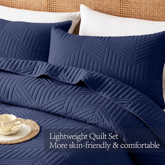 Davulos Queen Quilt Bedding Set,Navy Blue Ultrasonic Full/Queen Quilt Set Reversible Microfiber Bedspread,Lightweight Soft Modern Geometric Coverlet Set for All Seasons(1 Quilt,2 Pillow Shams)