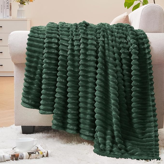 BEDELITE 3D Ribbed Emerald Green Fleece Twin Blanket for Bed, 60x80 Inch | Soft Warm Decorative Fluffy Blanket, Cozy Plush Lightweight Fuzzy Throw Blanket for Couch Sofa Room Decor, Gift for Women