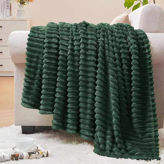 BEDELITE 3D Ribbed Emerald Green Fleece Throw Blanket for Couch, 50x60 Inch | Soft Warm Decorative Fluffy Blanket, Cozy Plush Lightweight Fuzzy Throw Blanket for Bed Sofa Home Room Decor, Gift for Women