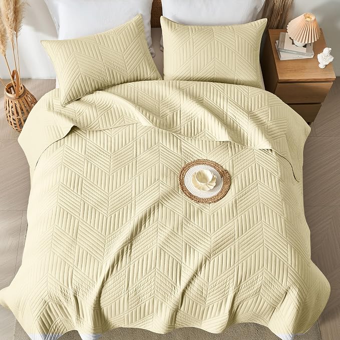 Davulos King/Cal King Quilt Set in Butter Yellow,Soft Reversible Microfiber Bedspread for All-Season Use in Bedroom or Dorm,Lightweight Modern Geometric Coverlet (1 Quilt, 2 Pillow Shams)