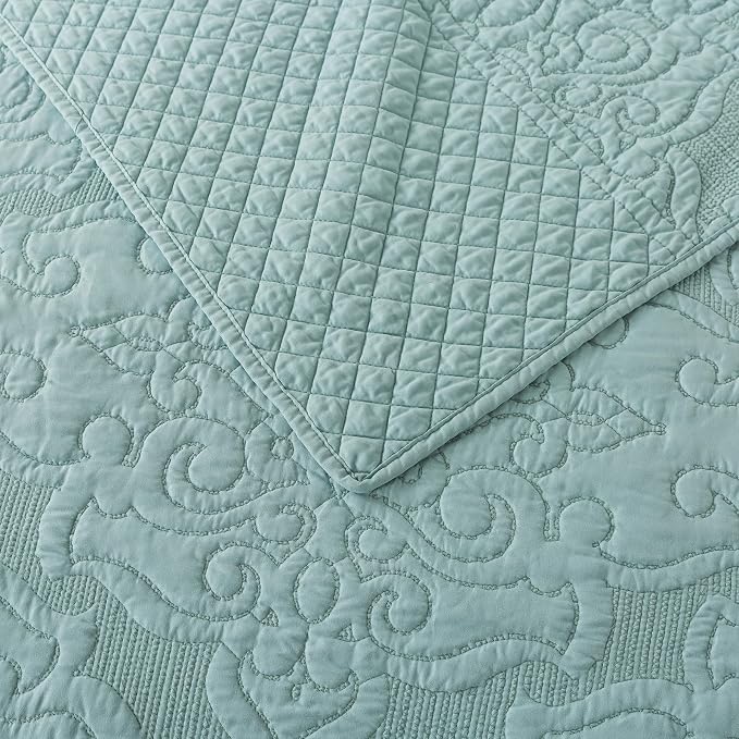 NEWLAKE Quilt Bedspread Set, Light Green Jacquard Embossed Floral Pattern Reversible Embroidered Microfiber Coverlet Sets, King Size