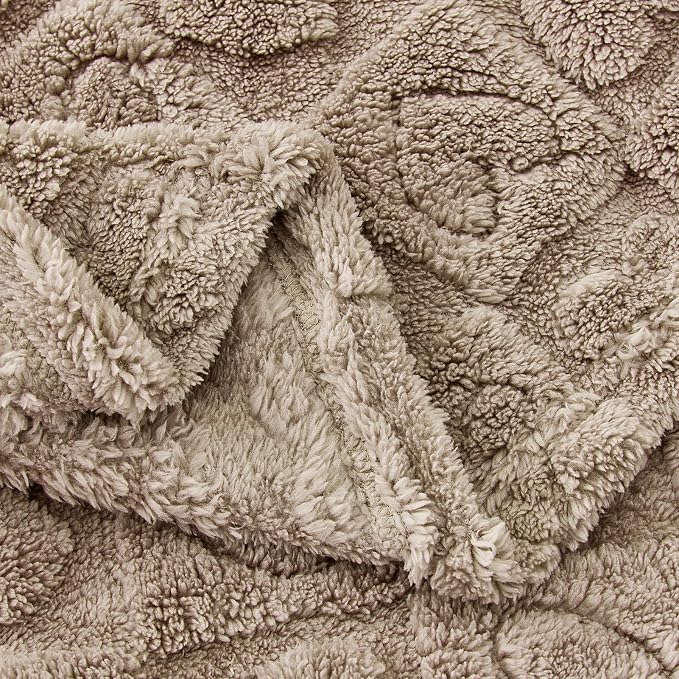 FY FIBER HOUSE Throw Blankets with Heart Checkered,Soft Warm Blankets for Lover Mom Father Gifts,Washable Lightweight Fuzzy Blanket for Couch Sofa Bed Office All Season(Camel,50"x60")
