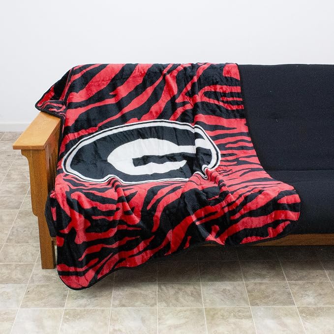 College Covers Georgia Bulldogs Raschel Throw Blanket, 60 in by 50 in