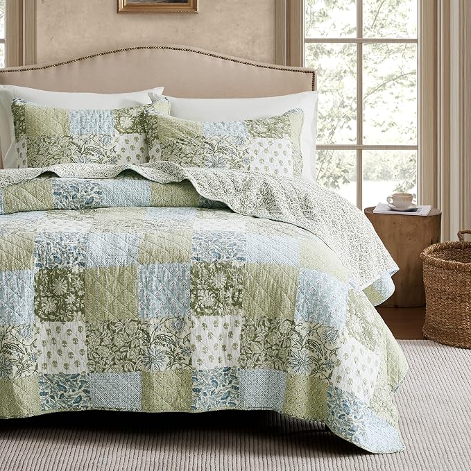 WDCOZY 100% Cotton Reversible Patchwork Quilt King Size, Lightweight Farmhouse Vintage Shabby Chic Bedding Set with 2 Pillow Shams, Green Floral Printed Pattern Bedspread Coverlet for All Seasons